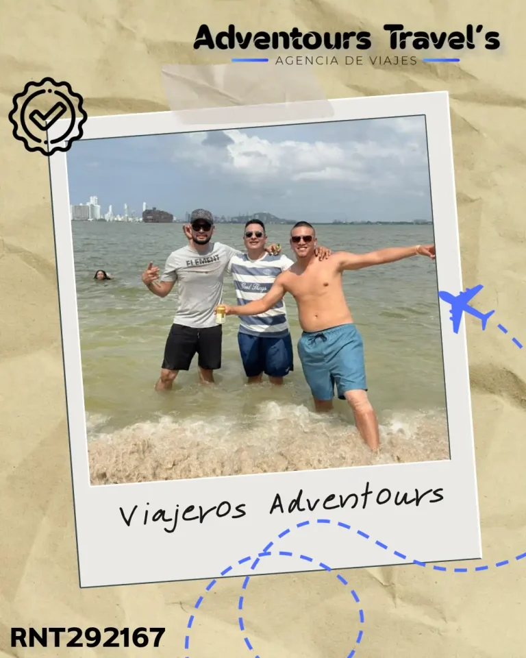 Viajeros Adventours disfrutando el mar en Cartagena
