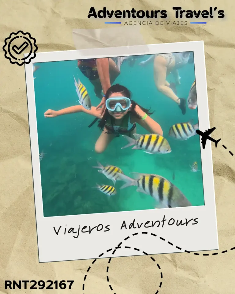 Viajera haciendo esnórquel entre peces tropicales en el Caribe
